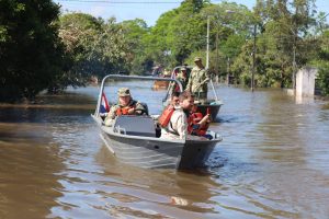 ASISTENCIA Y EVACUACIÓN DE FAMILIAS AFECTADAS POR LA CRECIDA DEL RÍO PARANÁ
